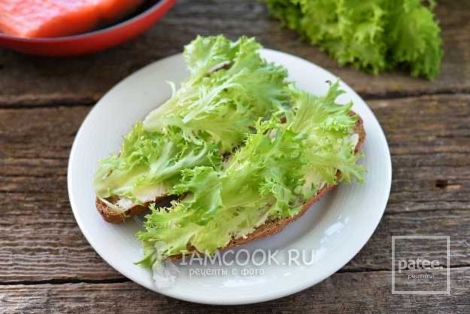 Бутерброды с лососем, картофелем и яйцом 👍🏼 - Шаг 3