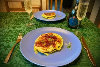 Капустный стейк с беконом и сыром