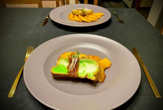 Жареная айва с облачным хлебом из матчи