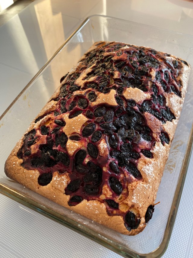 Пирог с жимолостью