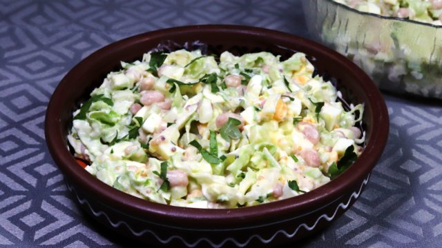 Салат за 5 минут с капустой и фасолью