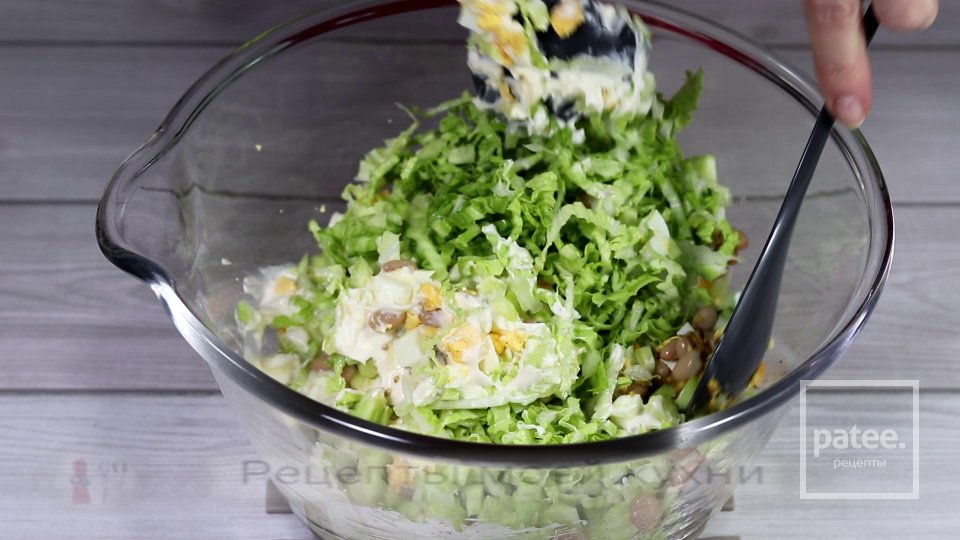 Салат за 5 минут с капустой и фасолью - Шаг 6