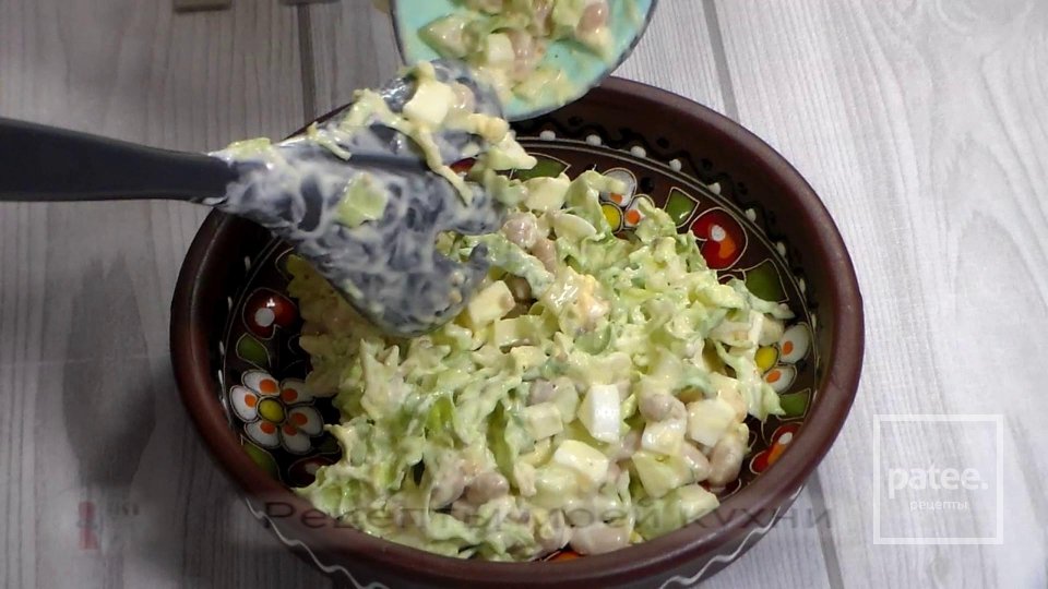 Салат за 5 минут с капустой и фасолью - Шаг 7