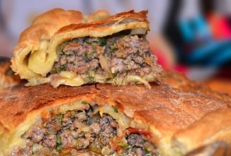 Сочный мясной пирог из слоёного теста 🥧