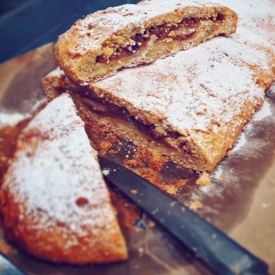 Рулет с яблоками и безе