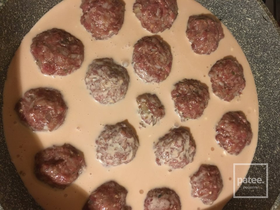 Тефтели с грибами томатно-сметаннном соусе. - Шаг 6