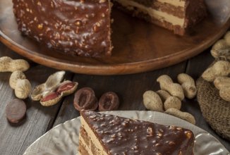 Торт сникерс