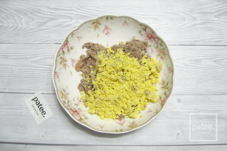 Фаршированные яйца с сардиной и луком - Шаг 6