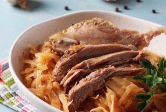 Голень индейки с капустой в духовке 🍗