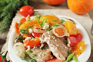 Свинина, запеченная с овощами в духовке 🥩