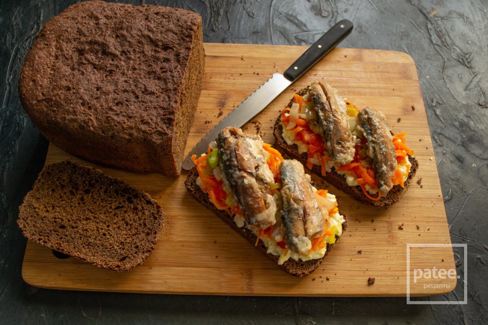 Бутерброды с сардинами и овощами 👍🏼 - Шаг 9