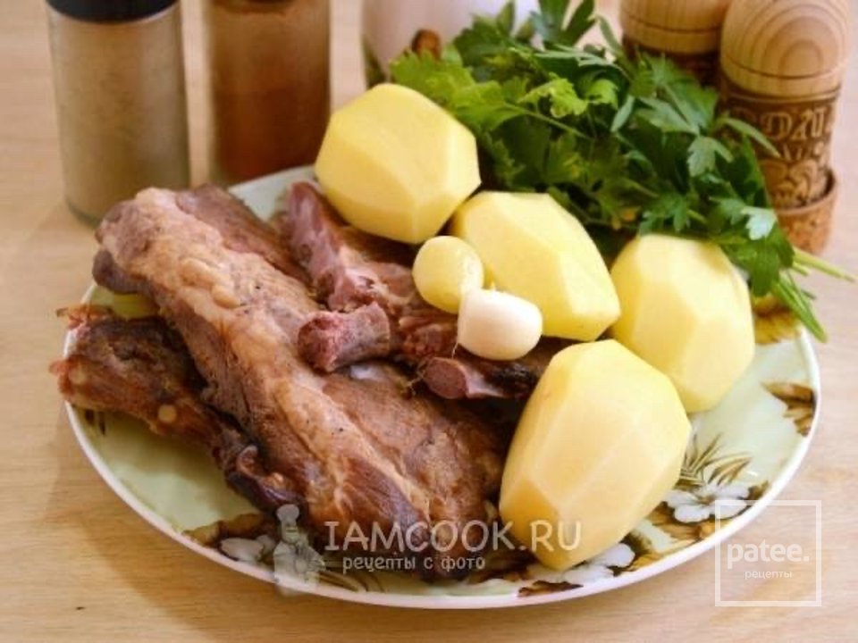 Картофель, тушенный со свиными ребрами в казане 🥩 - Шаг 1