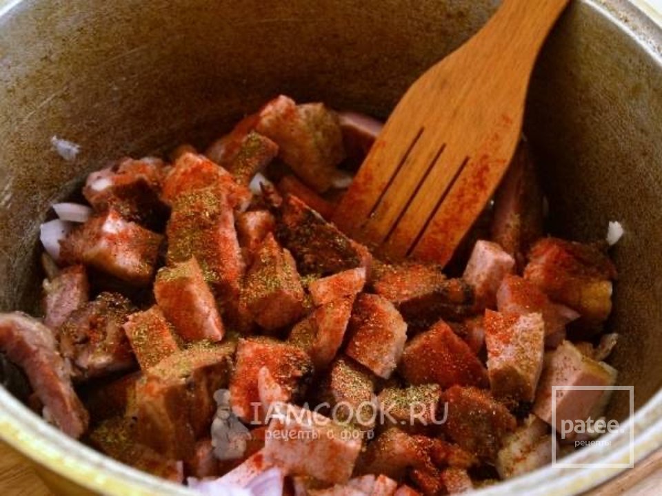 Картофель, тушенный со свиными ребрами в казане 🥩 - Шаг 3