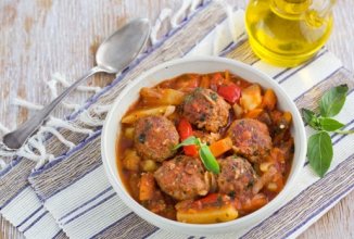 Тефтели с тушеными овощами 👍🏼