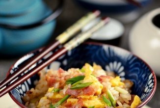 Рис с беконом и яйцом 🍚