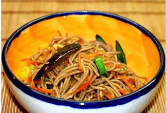 Гречневой лапши соба с хрустящими овощами 🍝