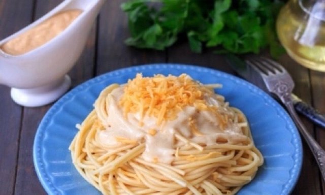 Спагетти с сырной подливой 🍝