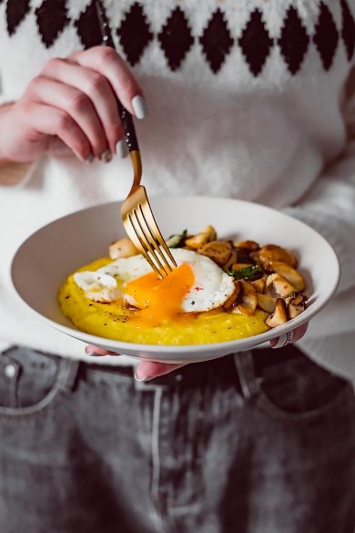 Бануш с грибами, шпинатом и яйцом - Шаг 1