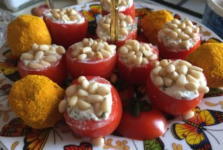 «Закусочные» помидоры с сыром и тархуном.