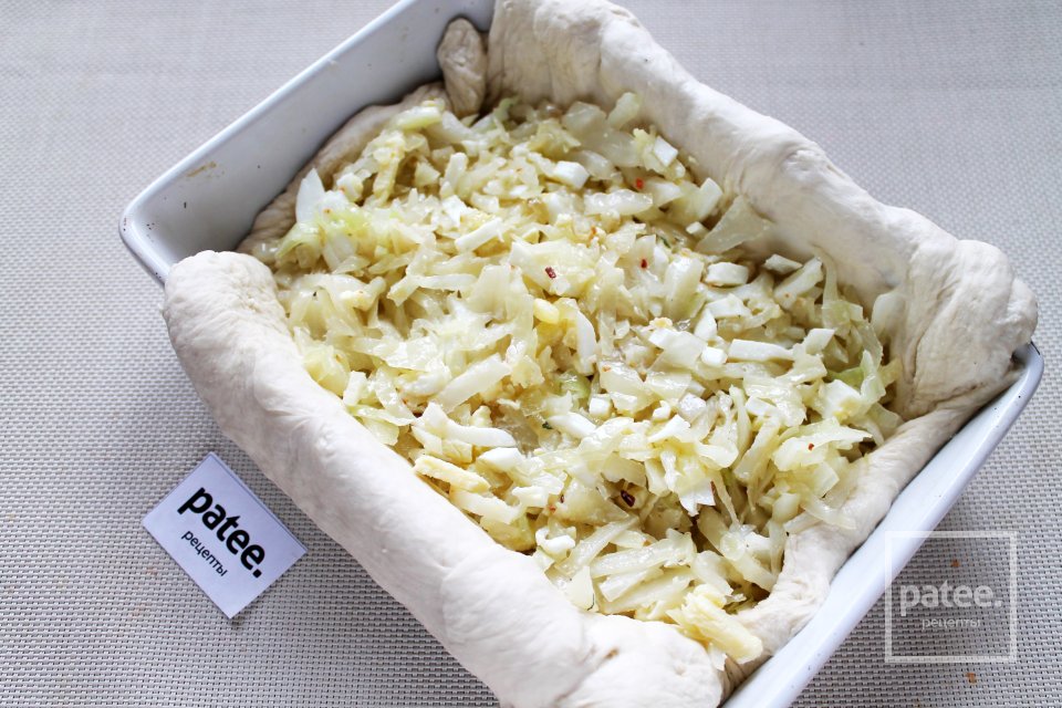 Дрожжевой пирог с капустной начинкой - Шаг 8