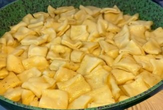 Мясо с рулетиками из теста