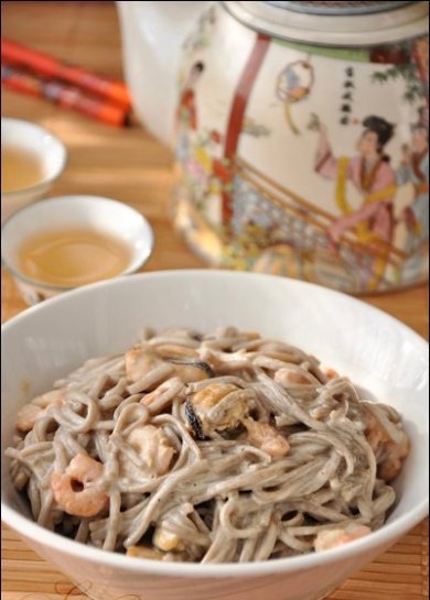 Гречневая лапша с морепродуктами в сырном соусе 🍝 - Шаг 1