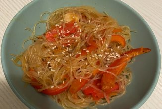 Фунчоза с курицей и овощами