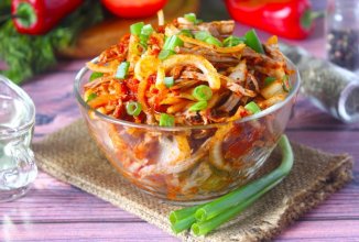 Салат с говядиной и маринованным луком 🥗