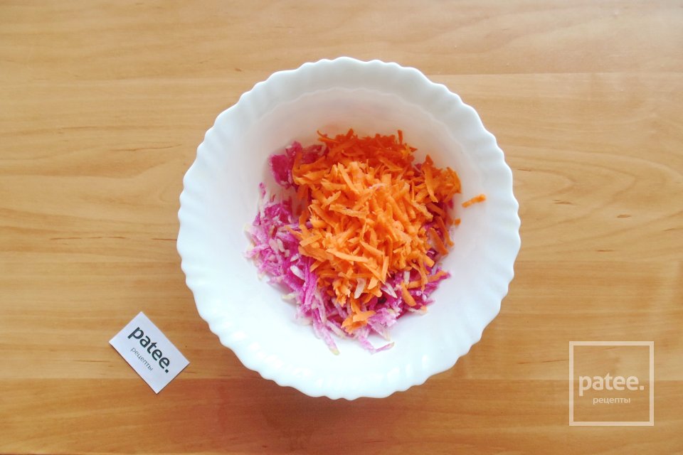 Салат из редьки, моркови и яблока - Шаг 3