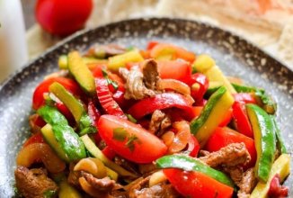 Тайский жареный салат с говядиной 🥗