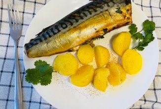 Скумбрия фаршированная зеленью