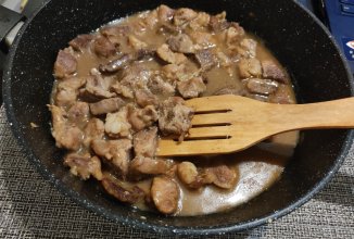 Свинина с соусом