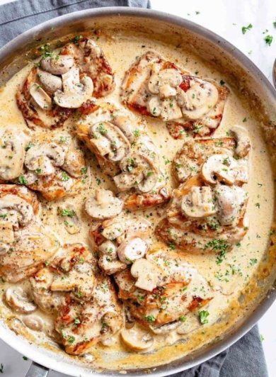 Куриные бёдрышки с грибами в сливочном соусе 🍗 - Шаг 3