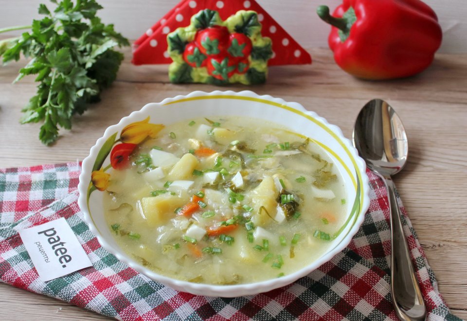 Овощной суп с капустой и щавелем