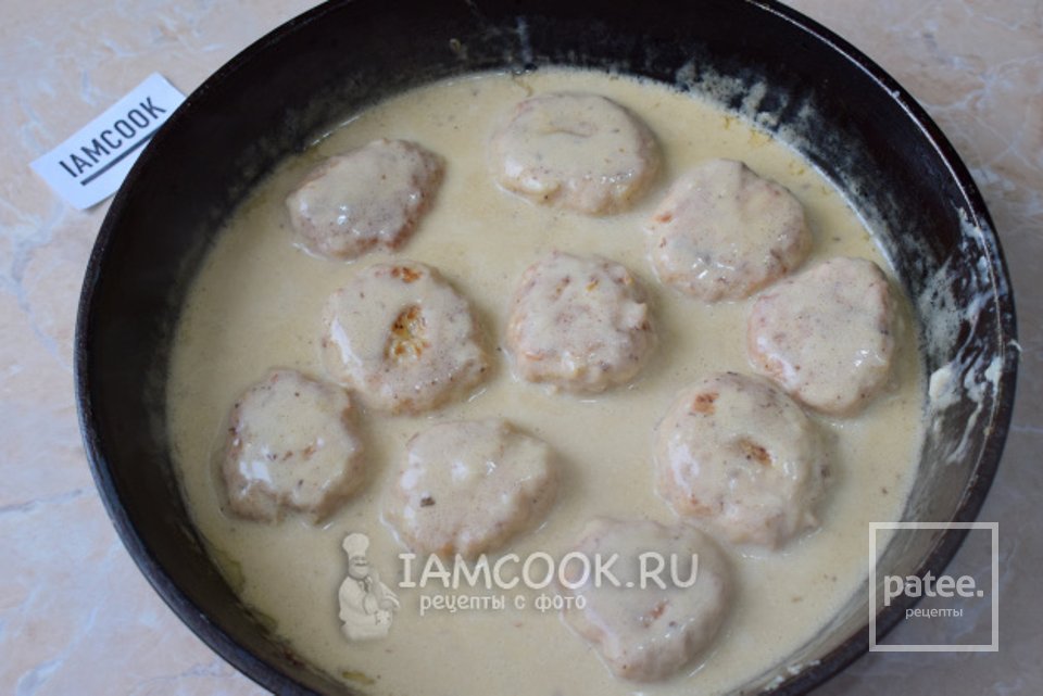 Куриные тефтели в сливочном соусе на сковороде 👍🏼 - Шаг 9