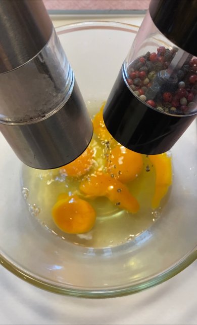 Норвежский творожный омлет с сёмгой - Шаг 1