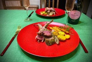 Ягнёнок в травах и миндальной панировке с овощами