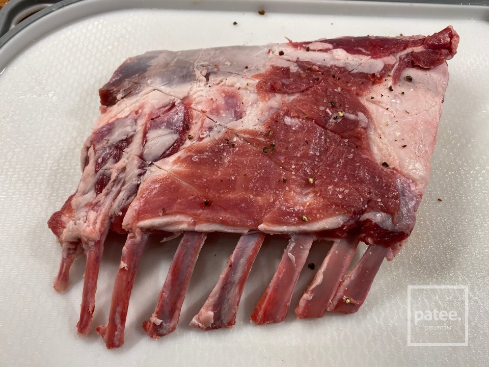 Ягнёнок в травах и миндальной панировке с овощами - Шаг 1