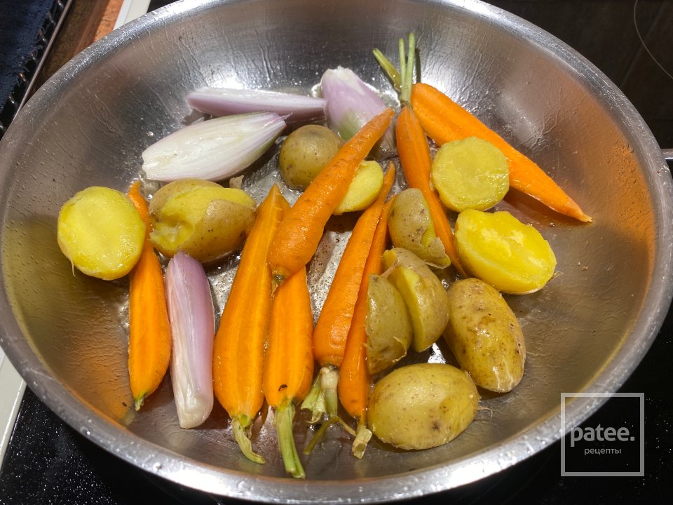 Ягнёнок в травах и миндальной панировке с овощами - Шаг 6