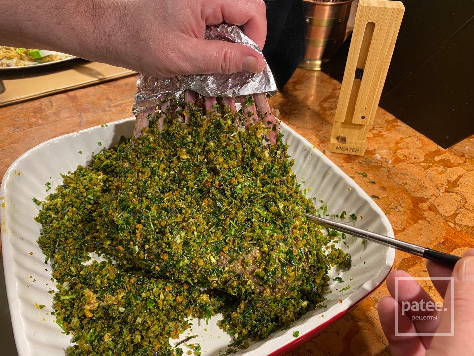 Ягнёнок в травах и миндальной панировке с овощами - Шаг 11
