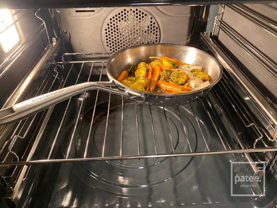 Ягнёнок в травах и миндальной панировке с овощами - Шаг 15