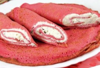 Свекольные блинчики с сельдью и сливочным сыром