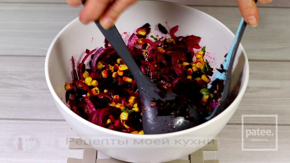 Свекольный салат с кукурузой - Шаг 6