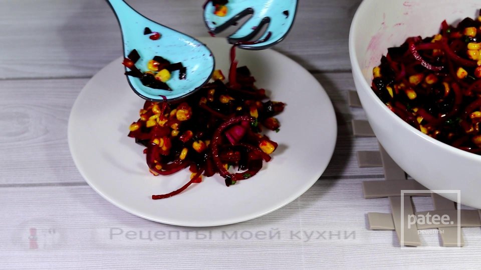 Свекольный салат с кукурузой - Шаг 7