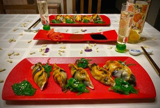 Тигровые пельмени из креветок на пару