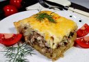 Картофельная запеканка с курицей, грибами и сыром