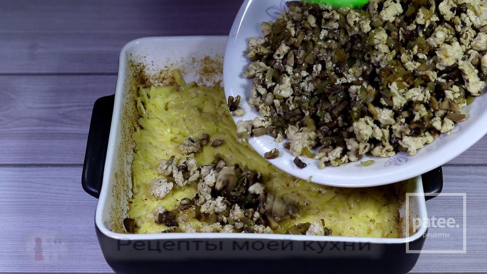 Картофельная запеканка с курицей, грибами и сыром - Шаг 8