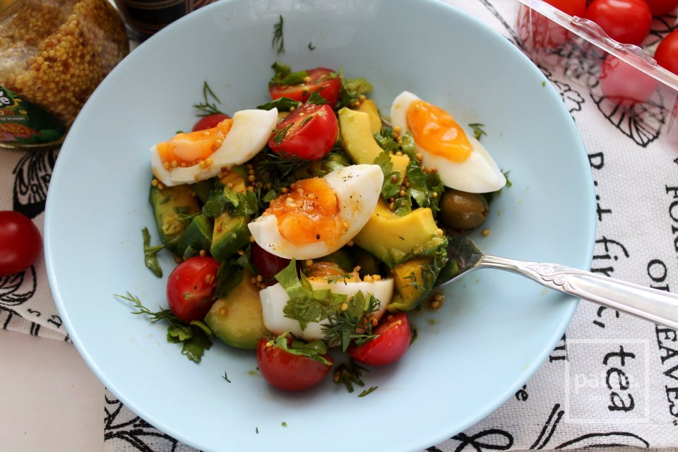 Салат с авокадо,черри и кунжутной заправкой - Шаг 12