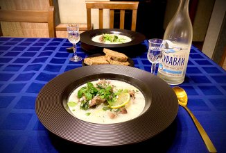 Суп с лимоном и рисом на говяжьем бульоне