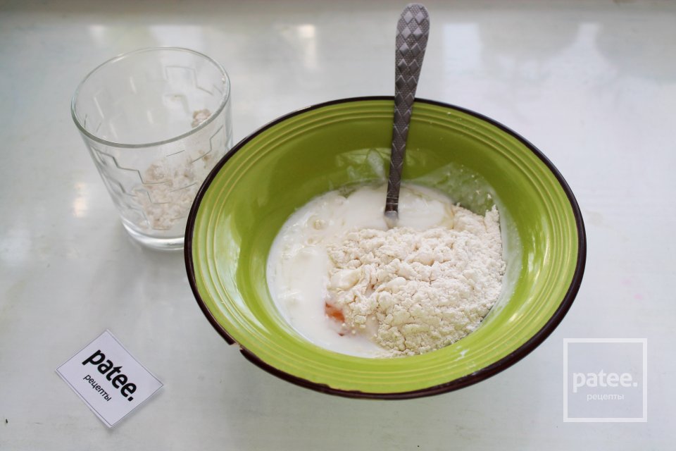 Брусничные оладьи на сковороде - Шаг 4